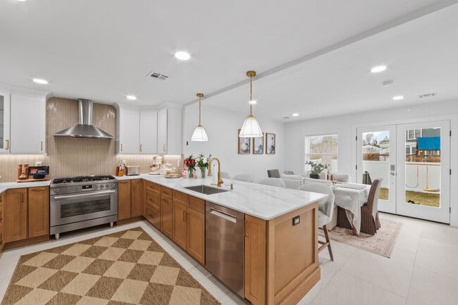 Photo - 17-11 Berdan Ave