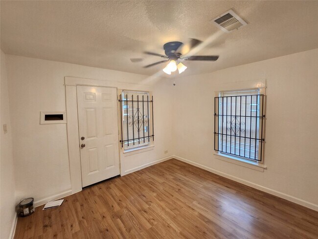 Photo - 3206 Anita St