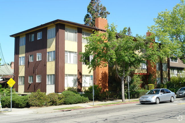 Building Photo - 2546 Warring St. Rental