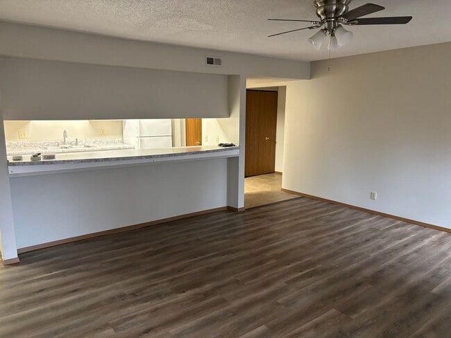 Photo - 3 Bedroom/2 Bathroom Apartment! Unit 2714-201