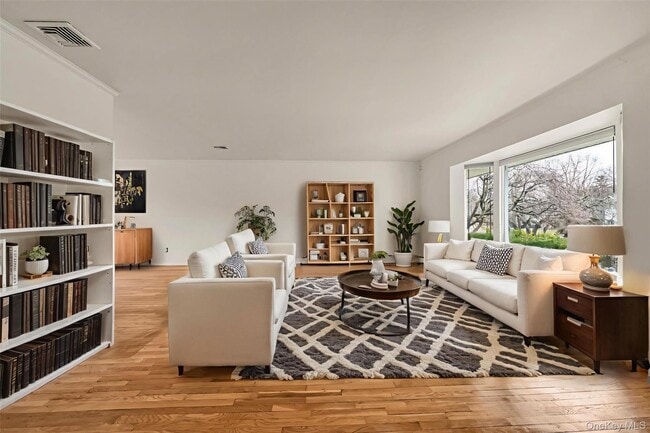 Photo - 16 Middle Ln