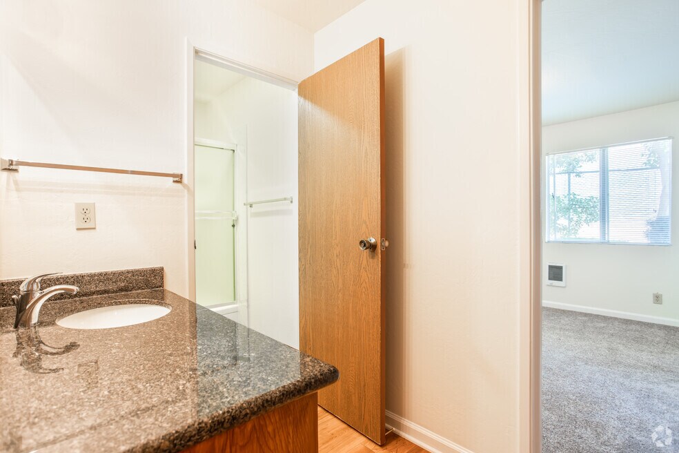 1BR, 1BA - 1A Downstairs - 728 SF