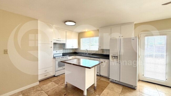 Photo - 1233 W 9th St