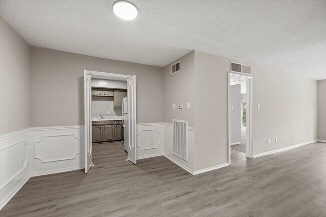 Photo - 5050 Ambassador Way