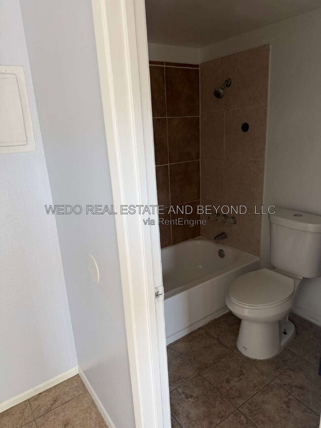 822 E Carol Ave Unit 2