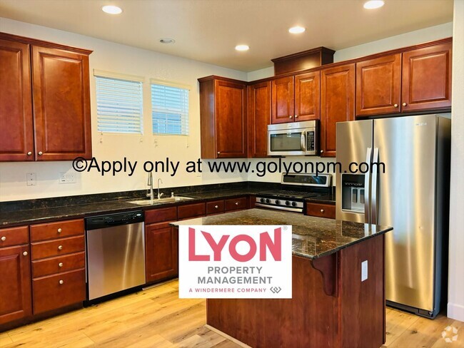 Building Photo - Gorgeous 4 bedroom/3 bat in Desirable Fols... Rental