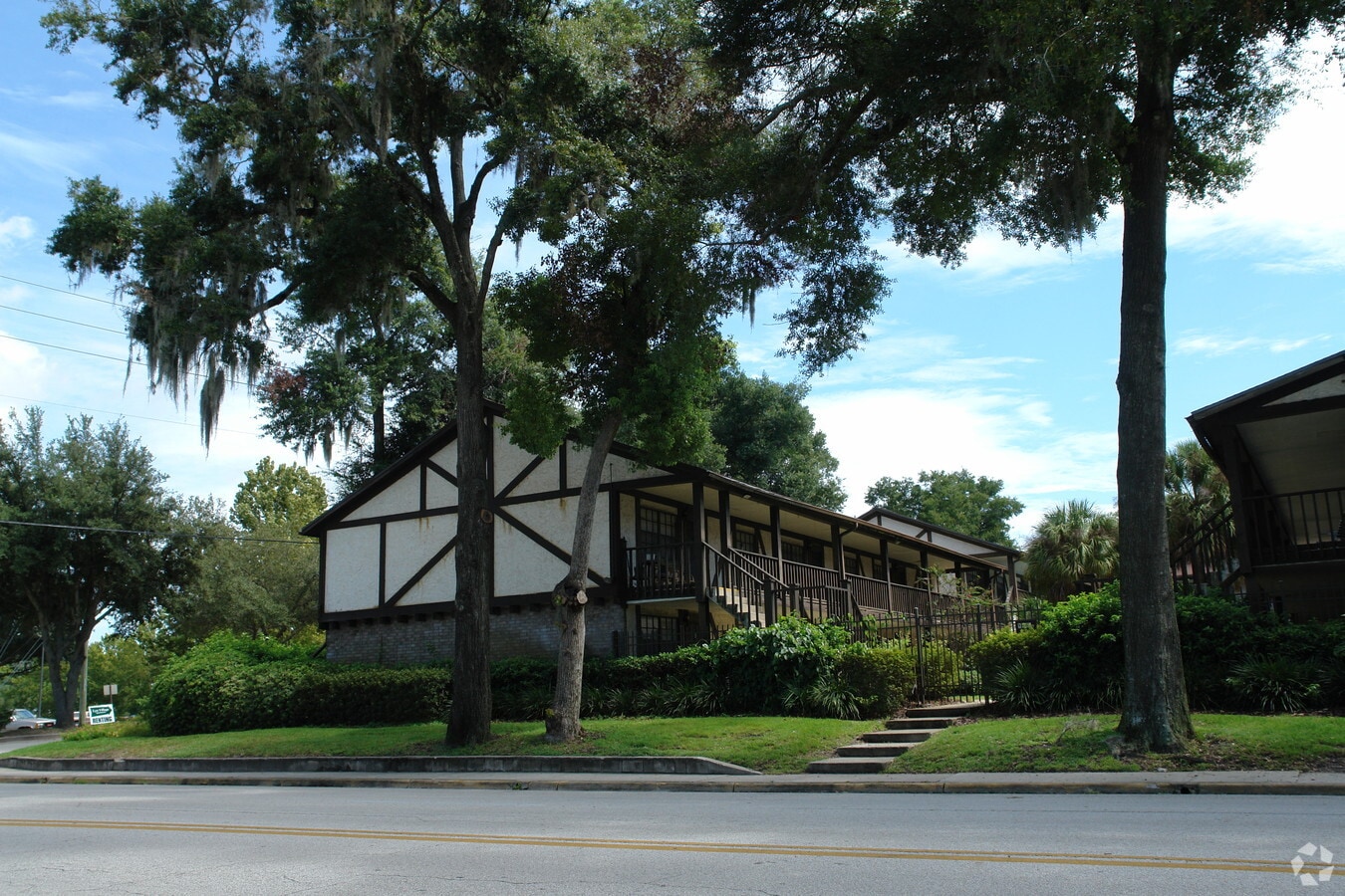 Lyn Village - Lyn Village Apartments