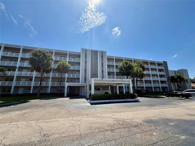 Building Photo - 1075 Riverside Dr Unit 306
