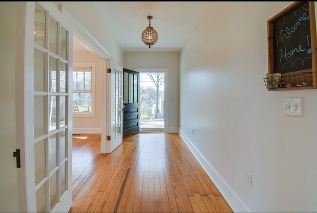 Photo - W&L Parents - Fully Furnished and Renovated Home