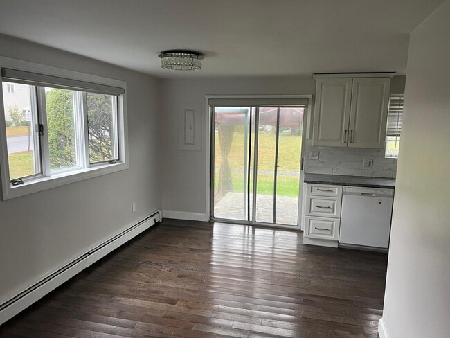 Photo - 945 Riverside Dr