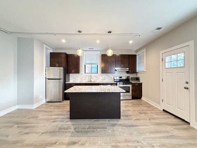 Photo - 1124 Maple Ave Unidad J09W