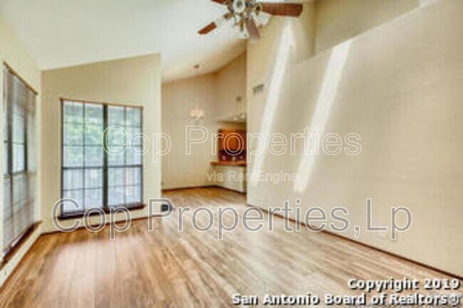 8633 Datapoint Dr Unidad 210