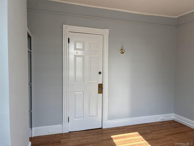 Photo - 178 N Broadway Unidad Room #3