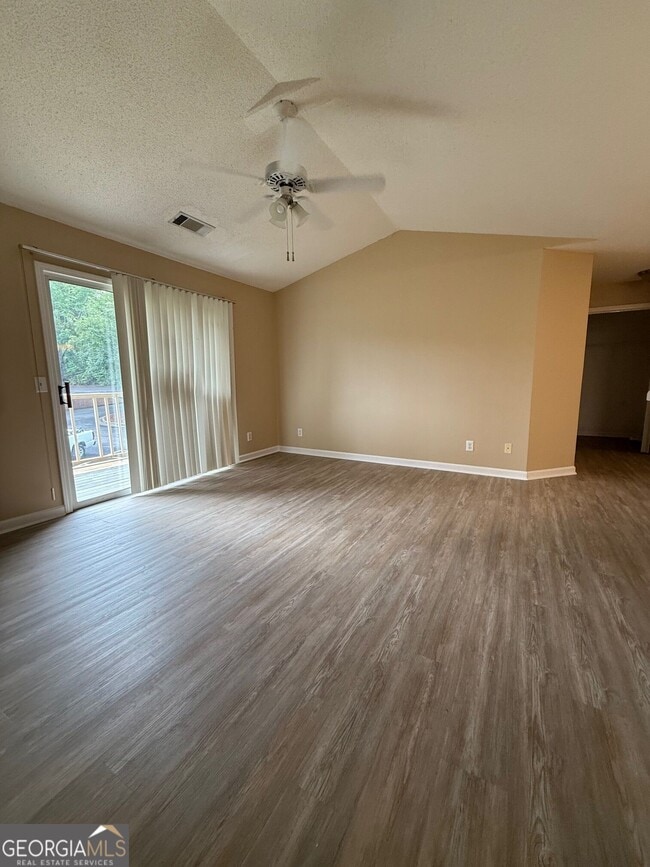 320 Ridgewood Ave Unit B4