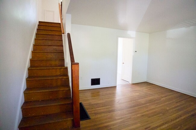 Photo - Cute & Cozy Interior Rowhome