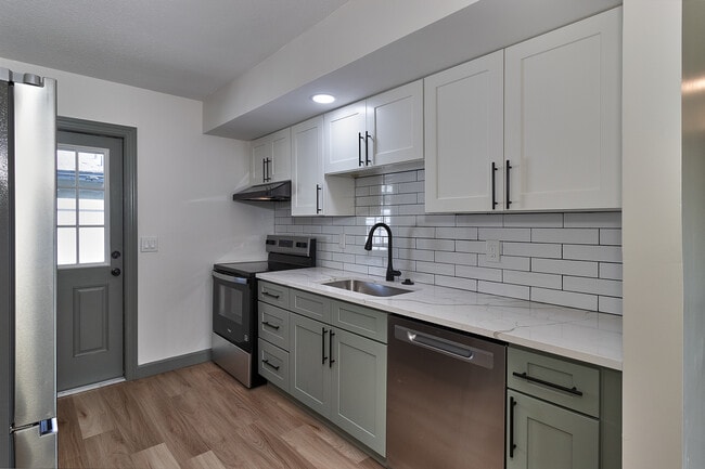 Building Photo - 510 91st Ave N