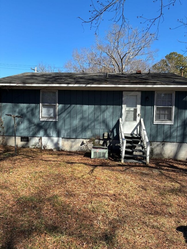 Photo - 207 Lee St NE