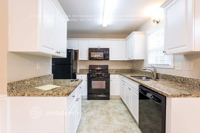 Photo - 556 Ivey Way SE