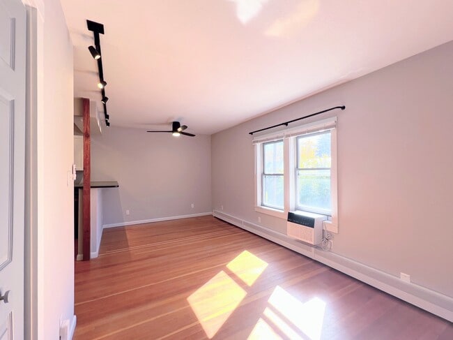 Photo - 1768 1/2 W 3rd Ave