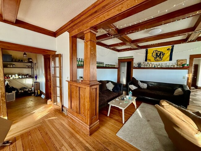 Photo - 422 5th St NW