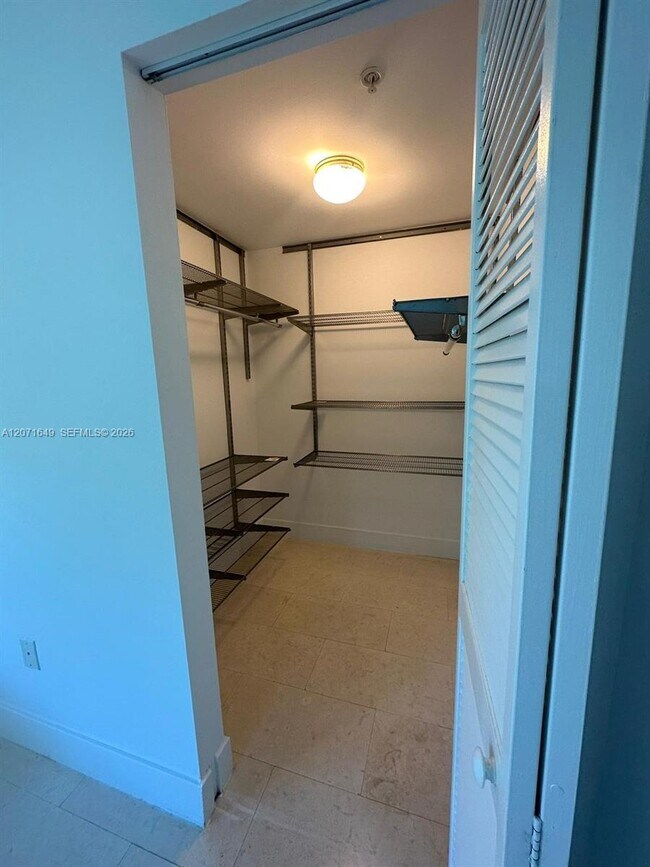 7728 Collins Ave Unidad 1