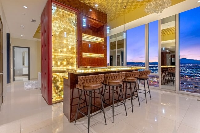 Photo - Waldorf Astoria 4707-Strip/City/Mtn Views from this Stunning 2Bd/2.5Ba Residence Unidad 4707