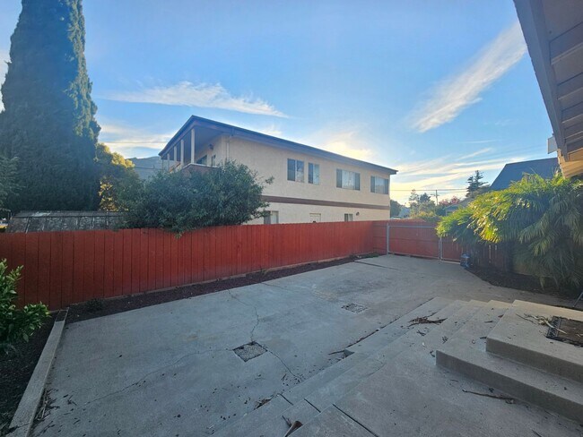 Photo - 133 N Tassajara Dr