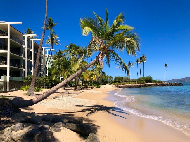 Golden Sands and Gentle Waters fronting the Unit - 4999 Kahala Ave Condo Unit 207