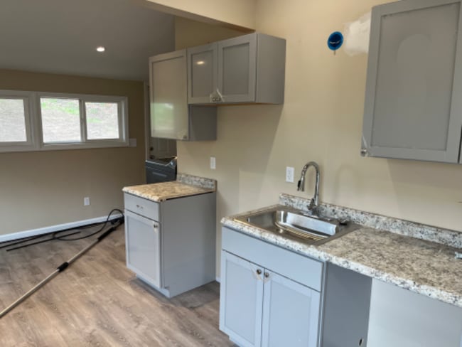 Photo - 1177 Lisbon St