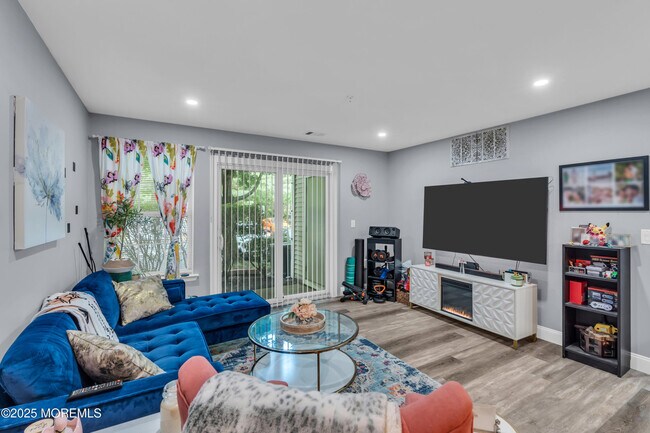 Photo - 1 Thoroughbred Fare Condo