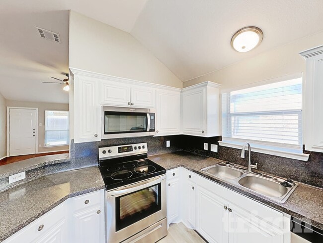 Photo - 2524 Wakecrest Dr