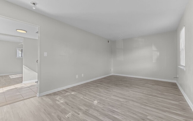 Photo - 809 Hampstead Ct