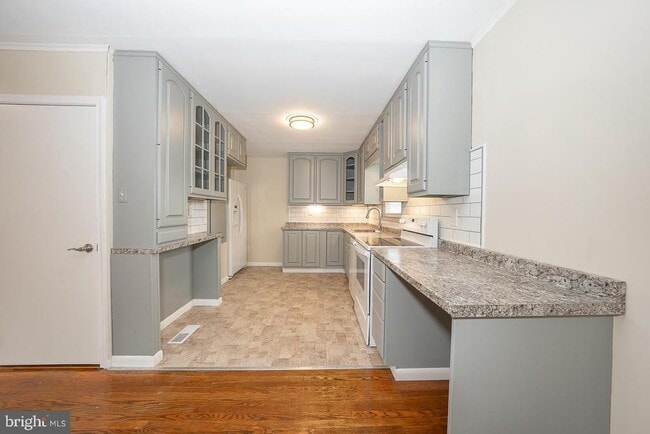 Photo - 437 Meadowcroft Rd