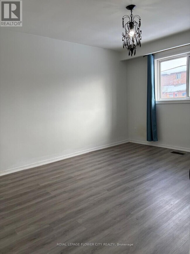 Photo - 66 Skelton Blvd