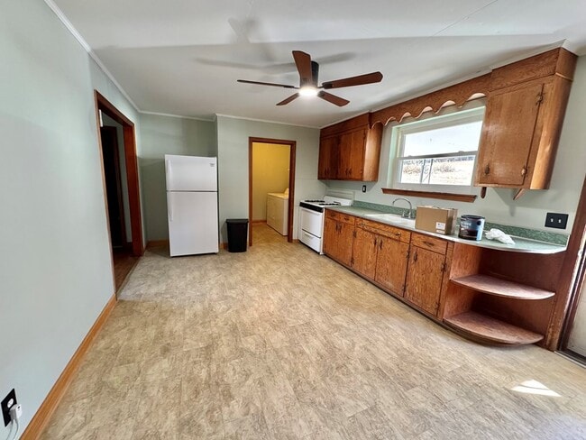 Photo - 2067 Castleton Rd