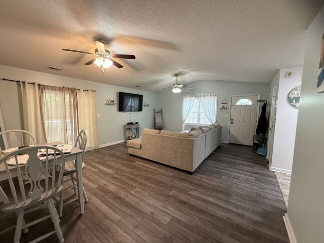 Photo - Charming 3 bedroom, 2 bath house