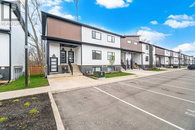 Photo - 321 - 4263 FOURTH AVENUE