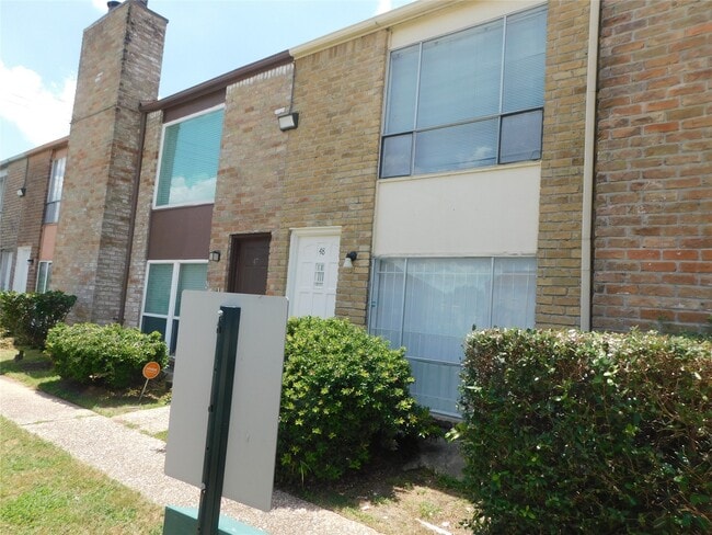 Building Photo - 9200 W Bellfort Ave Unit 48 Rental