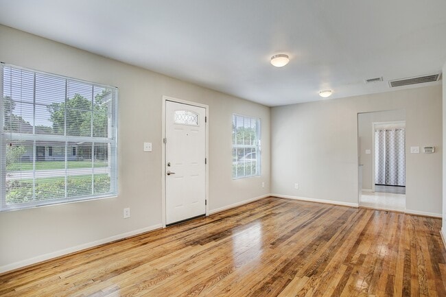 Photo - 1516 Story St