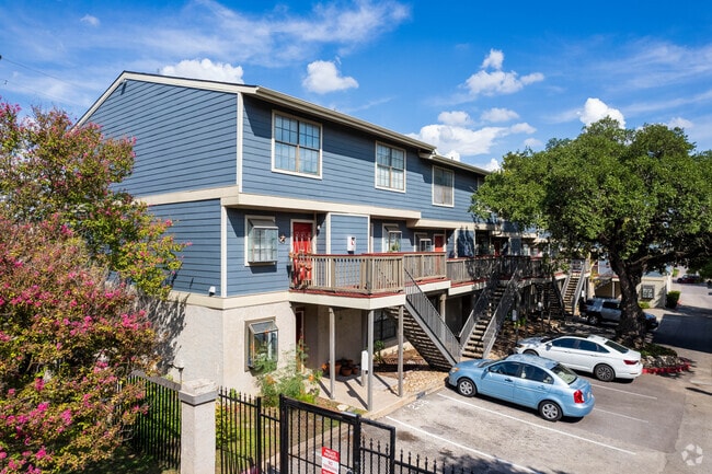 Photo - Travis Oaks Condominiums