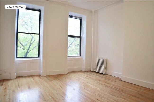 Building Photo - 331 E 89th St