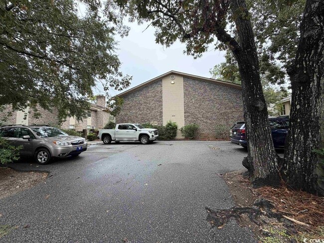 Building Photo - 404 75th Ave N