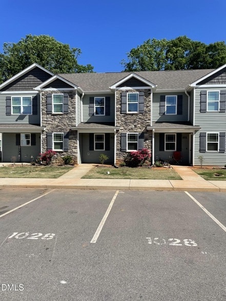 Building Photo - 1028 Peony Ln