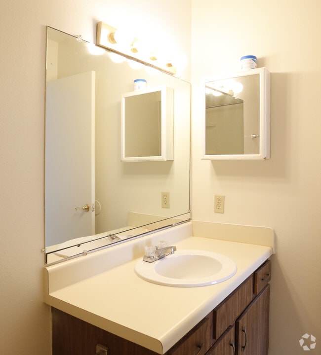 2BR/2BA -1052SF
