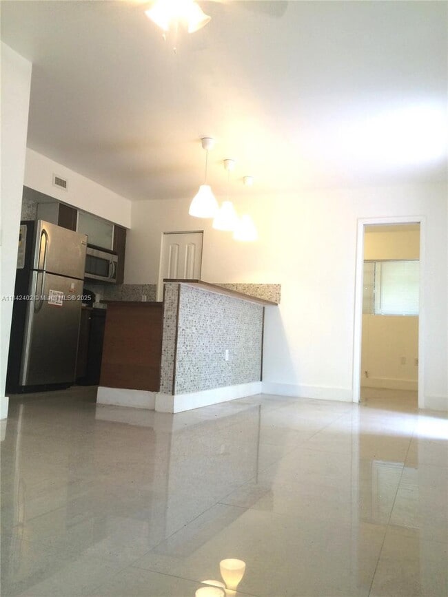Photo - 7025 Rue Granville Apartment Unit 1