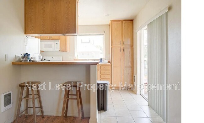 Photo - 26 8th Ave W