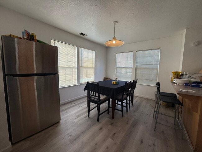 Photo - 2802 Sycamore Ln