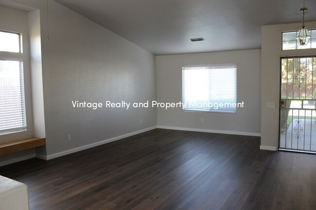 Photo - Recently Updated 3 Bedroom Home That Is Ready To Go!!!
