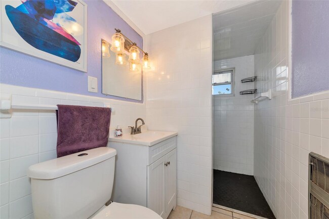 Photo - 2004 19th St W