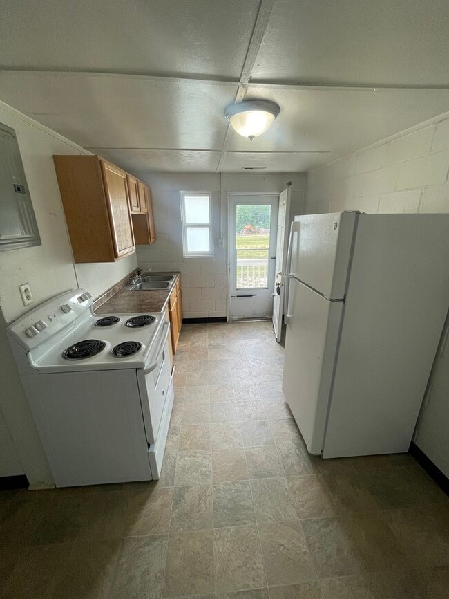 Photo - Duplex for rent! 2Bd 1Ba!